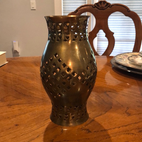 Vintage brass hurricane lantern. EUC!